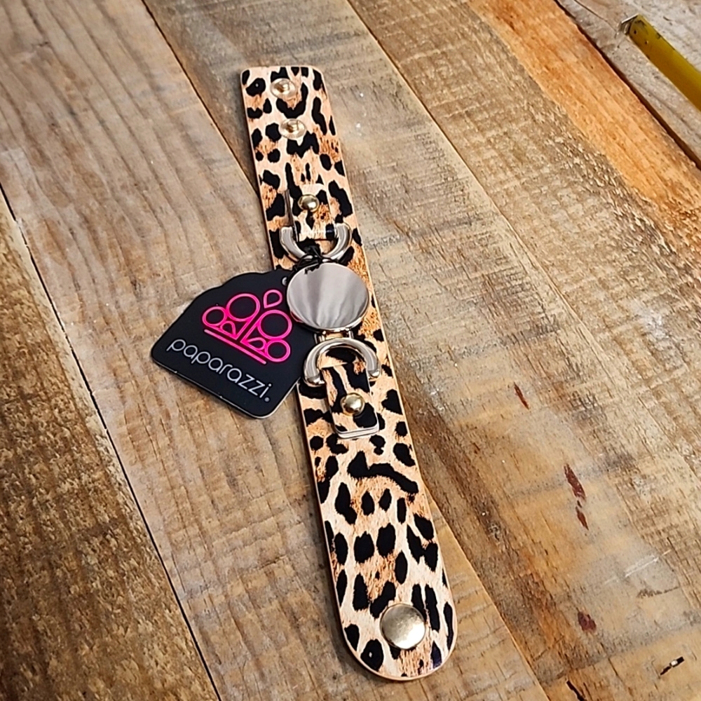 Paparazzi Urban Braclet Gold Hardware